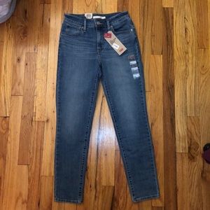 NWT Levi 711 skinny jeans